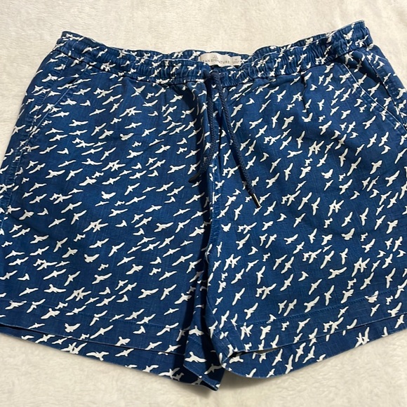 L.L. Bean Signature Bird Print Shorts - Picture 1 of 8